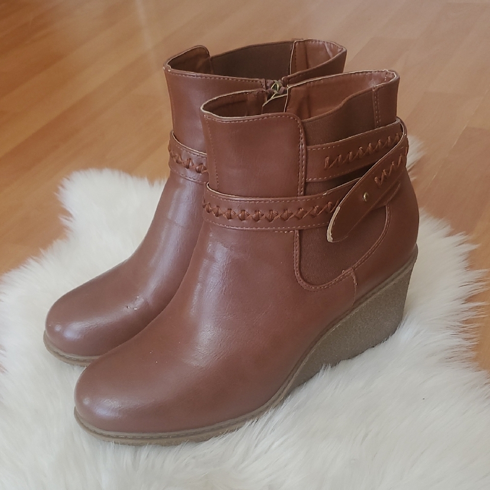 Cloudwalker Avenue Brown Wedge Ankle Boots 8.5 Wide